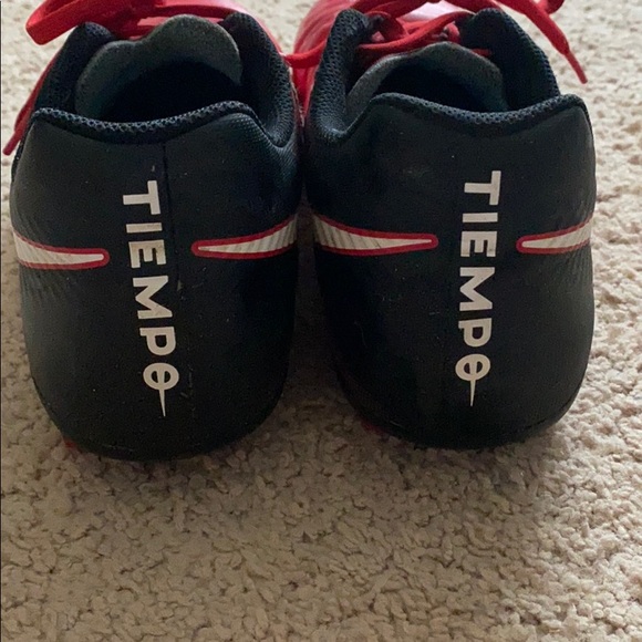 Nike Tiempo Cleats-Size 9.5 - Picture 2 of 3